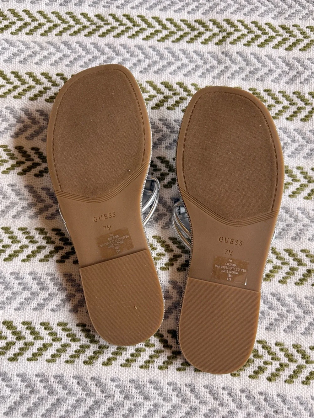 GUESS Silver Sparkling Thong Sandals size 7
